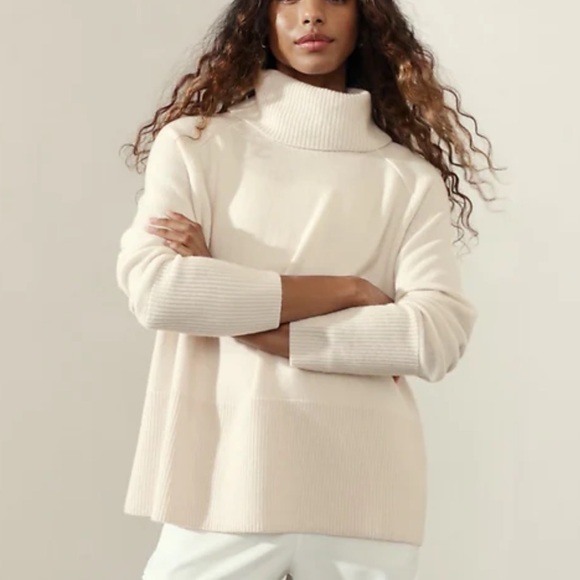 Athleta Sweaters - Athleta Wool/Cashmere Apline Turtleneck Sweater in Bone Size L